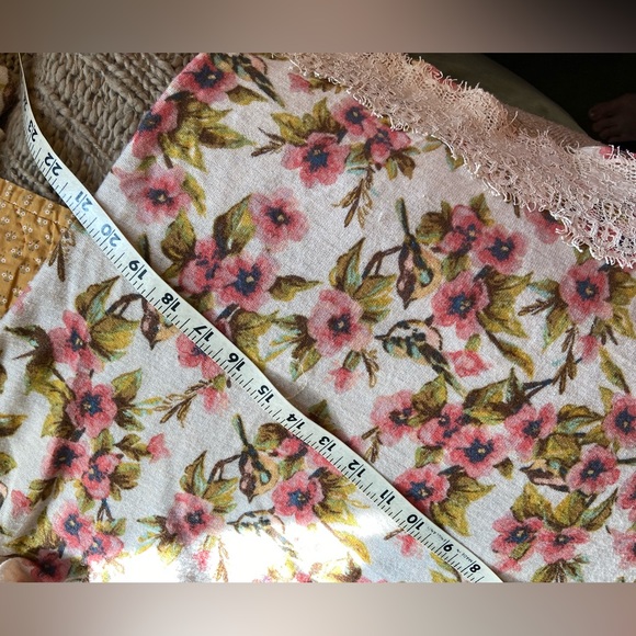 M/L flower blossom soft sweater with lace, ribbon closure. Worn interchangeably - Picture 5 of 11